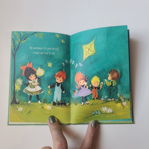 *4 for $20* Vintage Book - Happiness is Everywhere - 1967 Hallmark - Picture 6 of 7